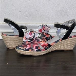 👡Girls Nine West Wedges👡